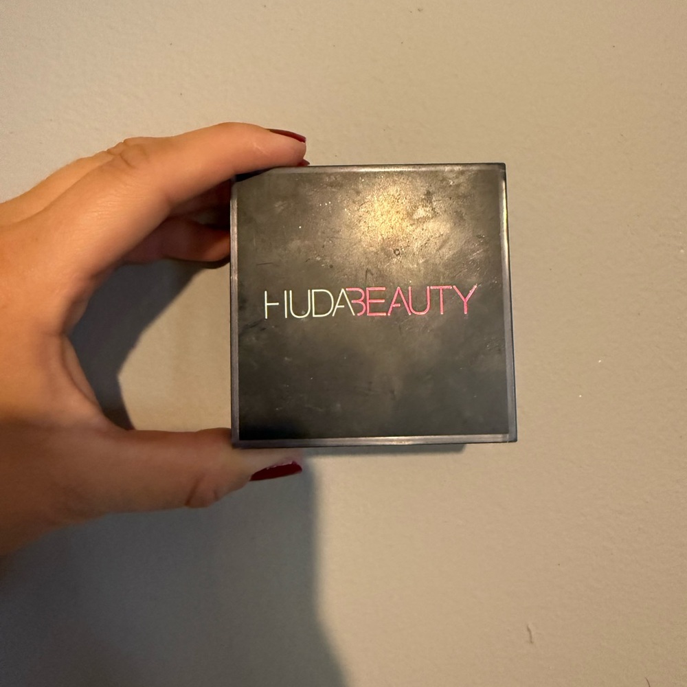 Huda Beauty Cherry Blossom Bake powder easy bake loose setting powder